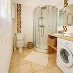 20m2- 1 Pers- De La Nartelle- Maxime - Piscine Partage- Parking *