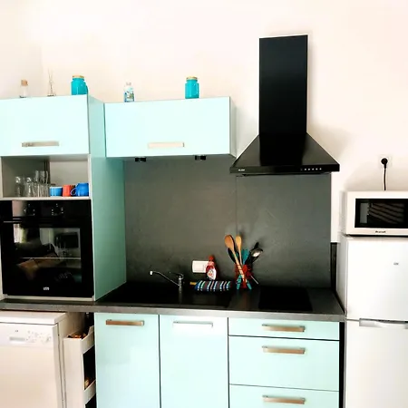 بيت للعطل 20m2- 1 Pers- De La Nartelle- Maxime - Piscine Partage- Parking *