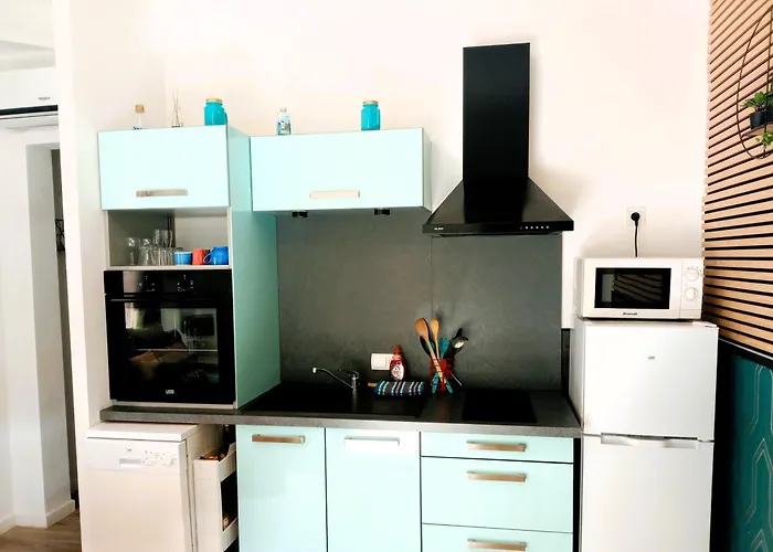 بيت للعطل 20m2- 1 Pers- De La Nartelle- Maxime - Piscine Partage- Parking *