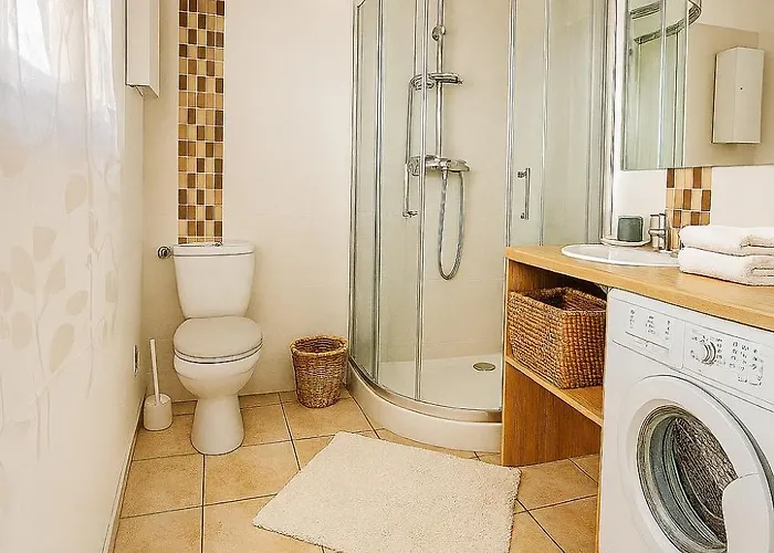 Studio 20M2- 1 Pers- Plage De La Nartelle- Sainte Maxime - Piscine Partage- Parking *